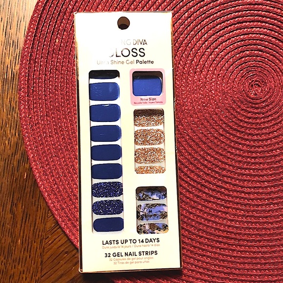 Dashing Diva Gloss Ultra Shine Gel Palette Nail Strips 32 Strips & Nail File - Picture 3 of 5